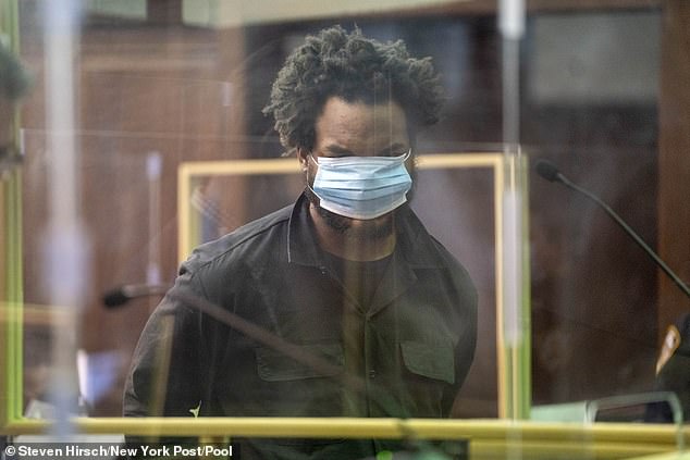 Im Bild: Xavier Israel wird wegen eines früheren Angriffs in Manhattan im Januar 2022 angeklagt