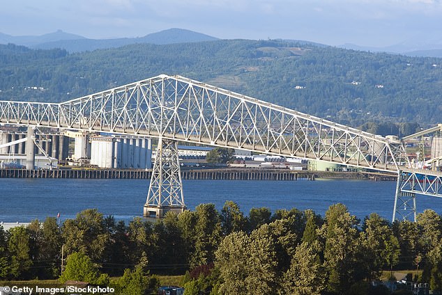 Täglich überqueren rund 21.400 Fahrzeuge die Lewis-und-Clark-Brücke (oben) zwischen dem Bundesstaat Washington und Oregon