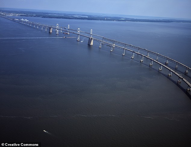 Die über vier Meilen lange Chesapeake Bay Bridge (oben), die wie der Key in Maryland liegt, wird derzeit wegen Verkehrsproblemen im Wert von mehreren Milliarden Dollar erweitert