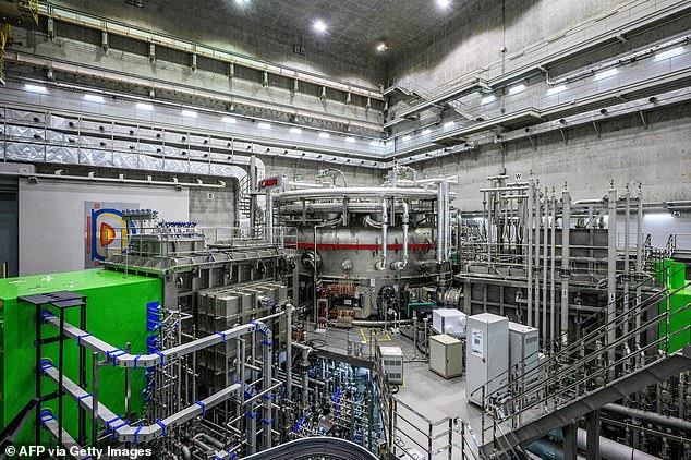 Die koreanische „künstliche Sonne“, das Korea Superconducting Tokamak Advanced Research Device (KSTAR), am Korea Institute of Fusion Energy (KFE) in Daejeon