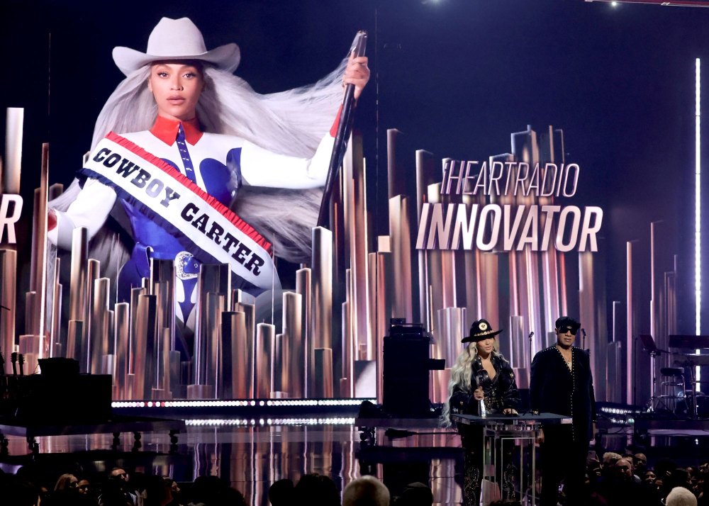 Beyonce erhält den Innovator Award bei den iHeart Radio Awards