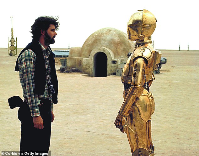 Lucas am Set seines ersten Star Wars-Films im Jahr 1977. Seitdem ist er der reichste Star der Welt, obwohl er sich 2005 von der Kamera zurückzog