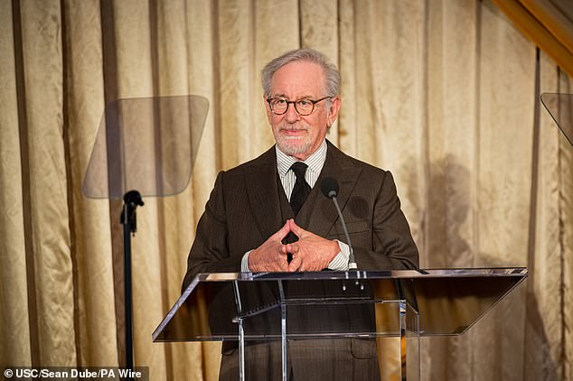 Steven Spielberg liegt mit 4,8 Milliarden US-Dollar dank einer produktiven Reihe von Blockbuster-Filmen auf dem zweiten Platz – obwohl er darauf besteht, seit Mitte der 1980er Jahre kein Gehalt mehr bezogen zu haben