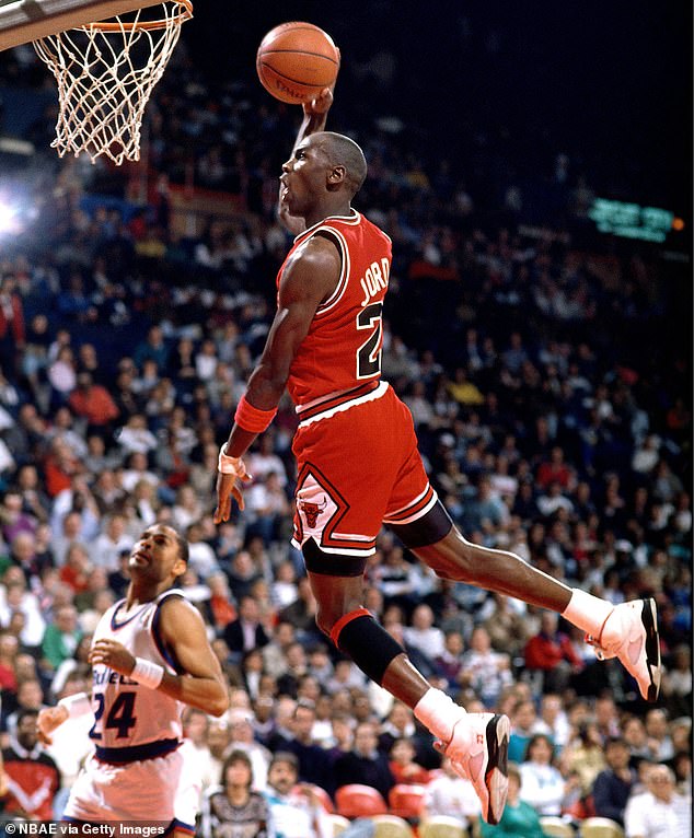 Der ehemalige Basketballspieler Michael Jordan wurde 2015 zum weltweit ersten milliardenschweren Sportler ernannt und bleibt auf dem dritten Platz der Liste