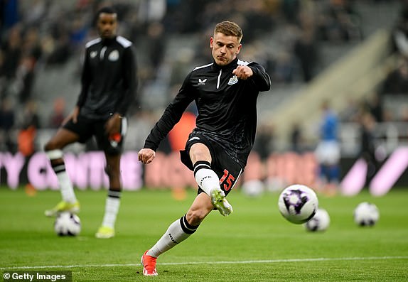 NEWCASTLE UPON TYNE, ENGLAND - APRIL 02: Harvey Barnes of Newcastle United warms up prior to the Premier League match between Newcastle United and Everton FC at St. James Park on April 02, 2024 in Newcastle upon Tyne, England. (Photo by Stu Forster/Getty Images) (Photo by Stu Forster/Getty Images)