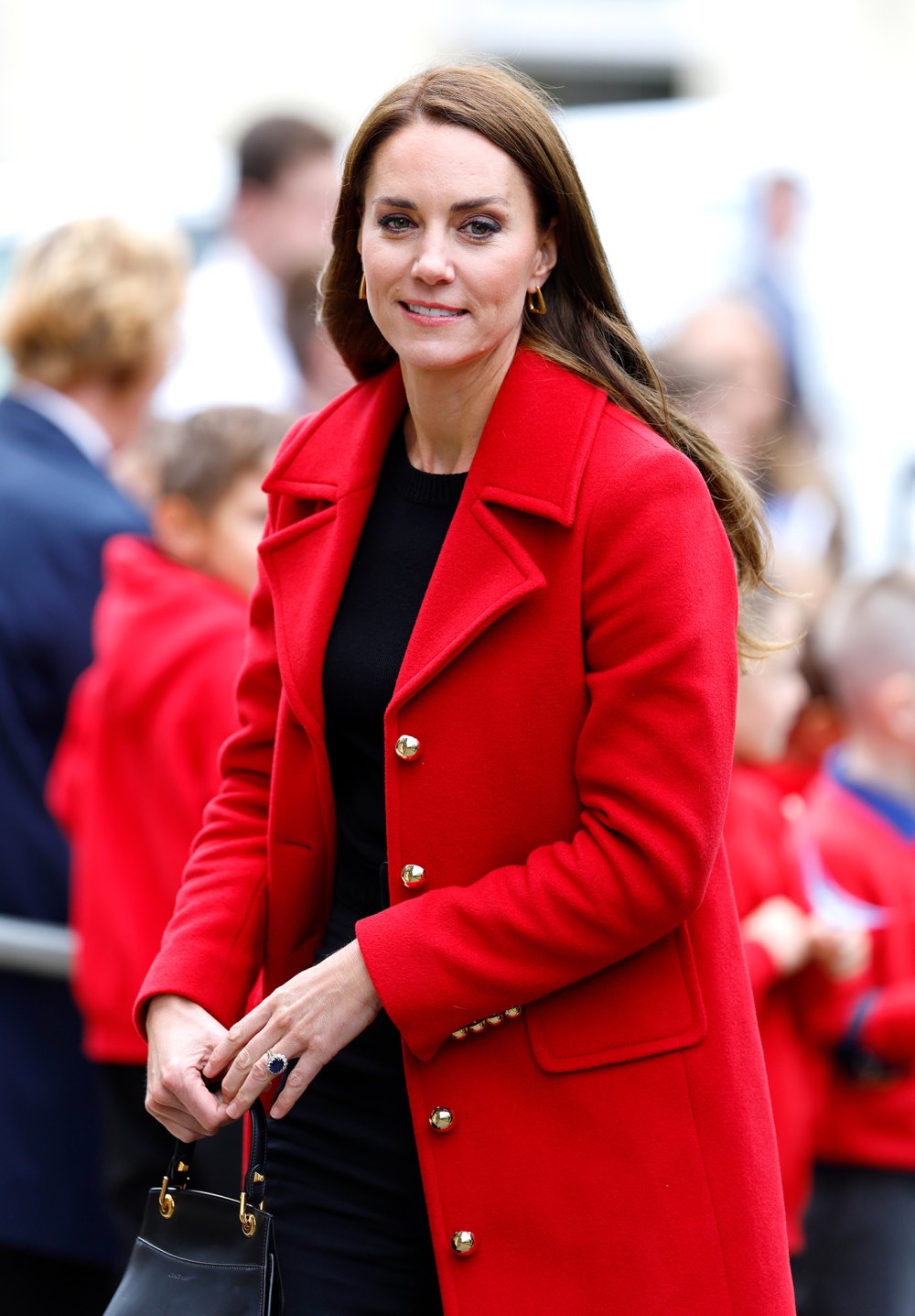 Kate Middleton musste ihre „schüchterne“ Natur überwinden, um Krebs bekannt zu geben, sagt die Autorin
