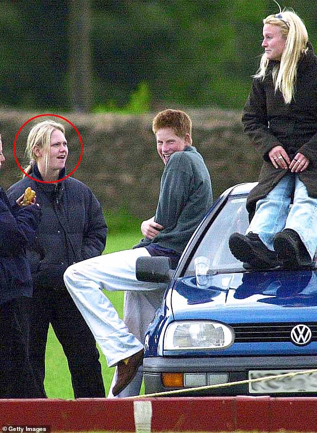 Walpole, Harry und ihre Freunde toben im Jahr 2001 im Beaufort Polo Club in der Nähe von Tetbury in Gloucestershire