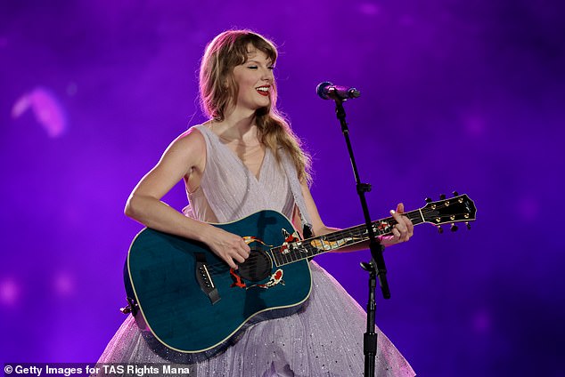 Taylor kündigte bei den Grammys die Veröffentlichung ihres brandneuen Albums „The Tortured Poets Department“ an, das am 19. April erscheinen soll