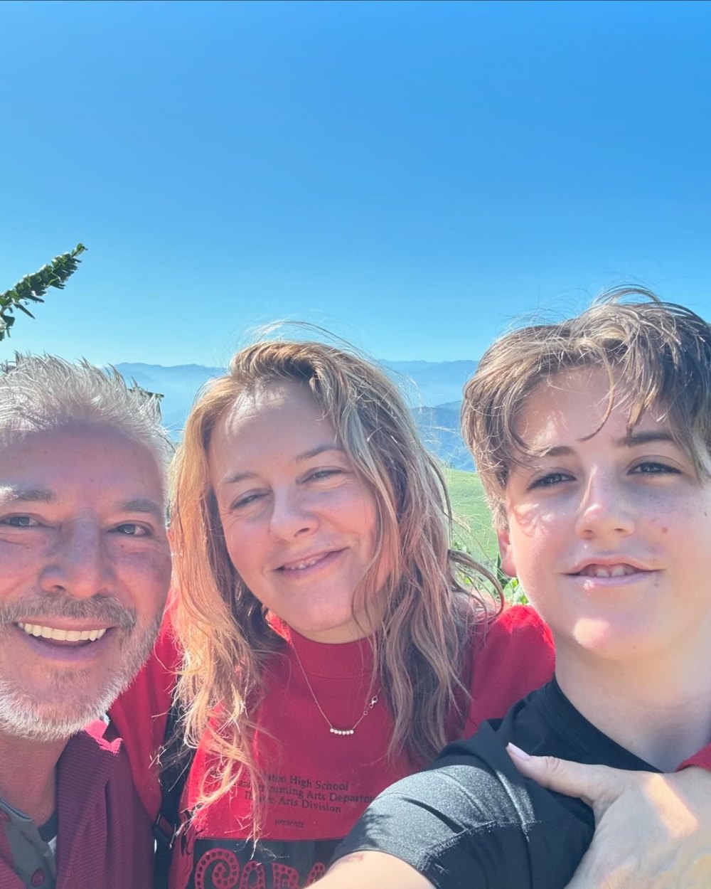 Alicia Silverstones Sohn Bear überragt sie auf erstaunlichen Urlaubsfotos in Costa Rica