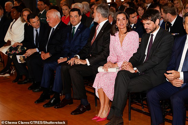König Felipe und Letizia bei der Übergabe der Goldmedaillen für Verdienste um die schönen Künste 2022 in Cádiz