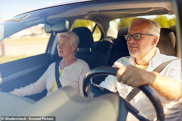 Ältere Autofahrer lieben weiterhin die Freiheit und die soziale Konnektivität, die das Autofahren bietet, und eine Rekordzahl von über 70-Jährigen besitzt einen vollständigen Führerschein
