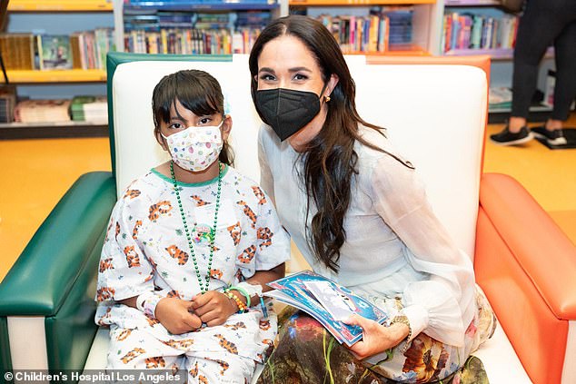Die Herzogin strahlte neben den Kindern, nachdem sie im Kinderkrankenhaus in LA eine Menge Geschichten vorgelesen hatte