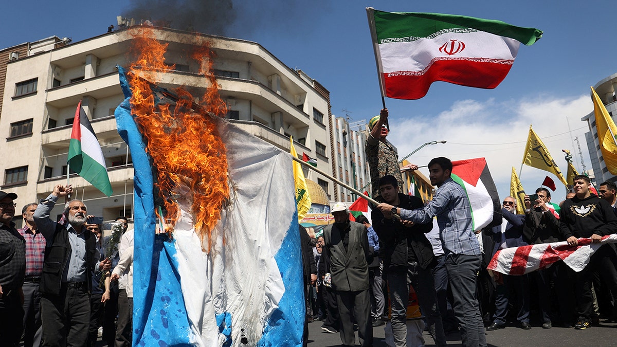 Iraner nehmen an einer Kundgebung zum Quds-Tag teil