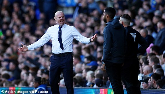 Soccer Football - Premier League - Everton v Burnley - Goodison Park, Liverpool, Britain - April 6, 2024 Everton manager Sean Dyche reacts Action Images via Reuters/Lee Smith NO USE WITH UNAUTHORIZED AUDIO, VIDEO, DATA, FIXTURE LISTS, CLUB/LEAGUE LOGOS OR 'LIVE' SERVICES. ONLINE IN-MATCH USE LIMITED TO 45 IMAGES, NO VIDEO EMULATION. NO USE IN BETTING, GAMES OR SINGLE CLUB/LEAGUE/PLAYER PUBLICATIONS.