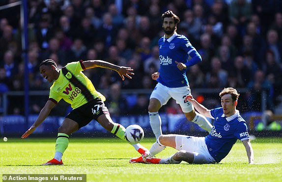 Soccer Football - Premier League - Everton v Burnley - Goodison Park, Liverpool, Britain - April 6, 2024 Burnley's Wilson Odobert in action with Everton's James Garner Action Images via Reuters/Lee Smith NO USE WITH UNAUTHORIZED AUDIO, VIDEO, DATA, FIXTURE LISTS, CLUB/LEAGUE LOGOS OR 'LIVE' SERVICES. ONLINE IN-MATCH USE LIMITED TO 45 IMAGES, NO VIDEO EMULATION. NO USE IN BETTING, GAMES OR SINGLE CLUB/LEAGUE/PLAYER PUBLICATIONS.