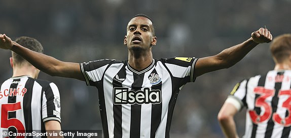 NEWCASTLE UPON TYNE, ENGLAND - APRIL 2: Newcastle United's Alexander Isak celebrates scoring the opening goal  during the Premier League match between Newcastle United and Everton FC at St. James Park on April 2, 2024 in Newcastle upon Tyne, England.(Photo by Lee Parker - CameraSport via Getty Images)