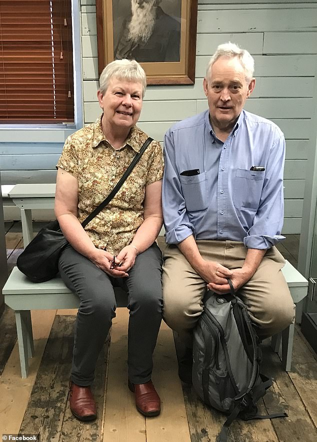 Pastor Ian Wilkinson war der einzige, der das Mittagessen überlebte, bei dem seine Frau Heather Wilkinson, 66, ums Leben kam. Er verbrachte fast zwei Monate im Krankenhaus (das Paar ist zusammen abgebildet).