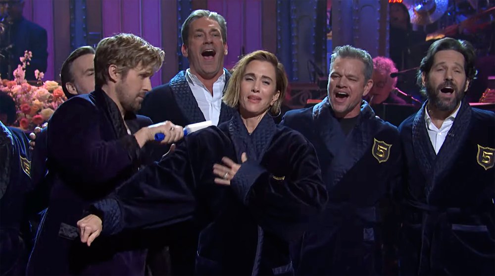 Kristen Wiig erhält die „SNL“-Five-Timers-Clubjacke von Ryan Gosling, Matt Damon und weiteren Nichtmitgliedern