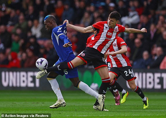 Soccer Football - Premier League - Sheffield United v Chelsea - Bramall Lane, Sheffield, Britain - April 7, 2024  Chelsea's Nicolas Jackson in action with Sheffield United's Anel Ahmedhodzic Action Images via Reuters/Lee Smith NO USE WITH UNAUTHORIZED AUDIO, VIDEO, DATA, FIXTURE LISTS, CLUB/LEAGUE LOGOS OR 'LIVE' SERVICES. ONLINE IN-MATCH USE LIMITED TO 45 IMAGES, NO VIDEO EMULATION. NO USE IN BETTING, GAMES OR SINGLE CLUB/LEAGUE/PLAYER PUBLICATIONS.