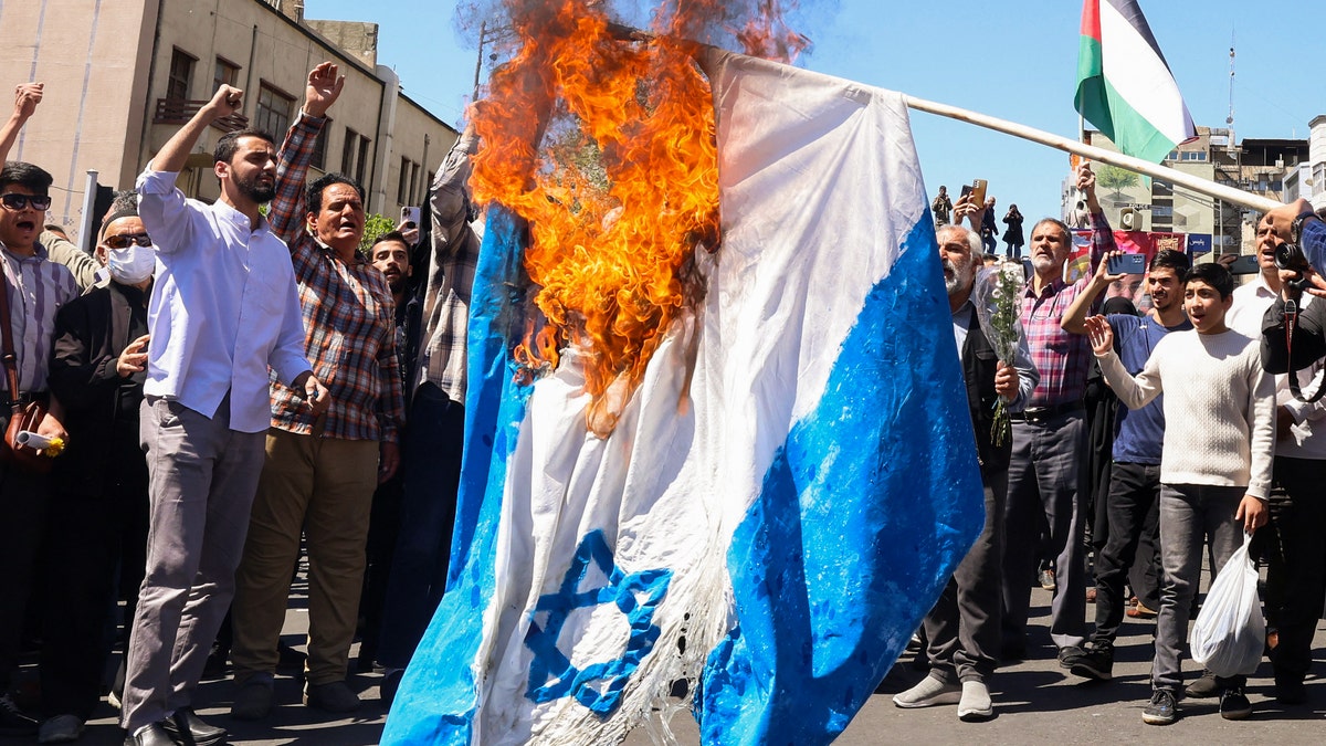 Die israelische Flagge brennt