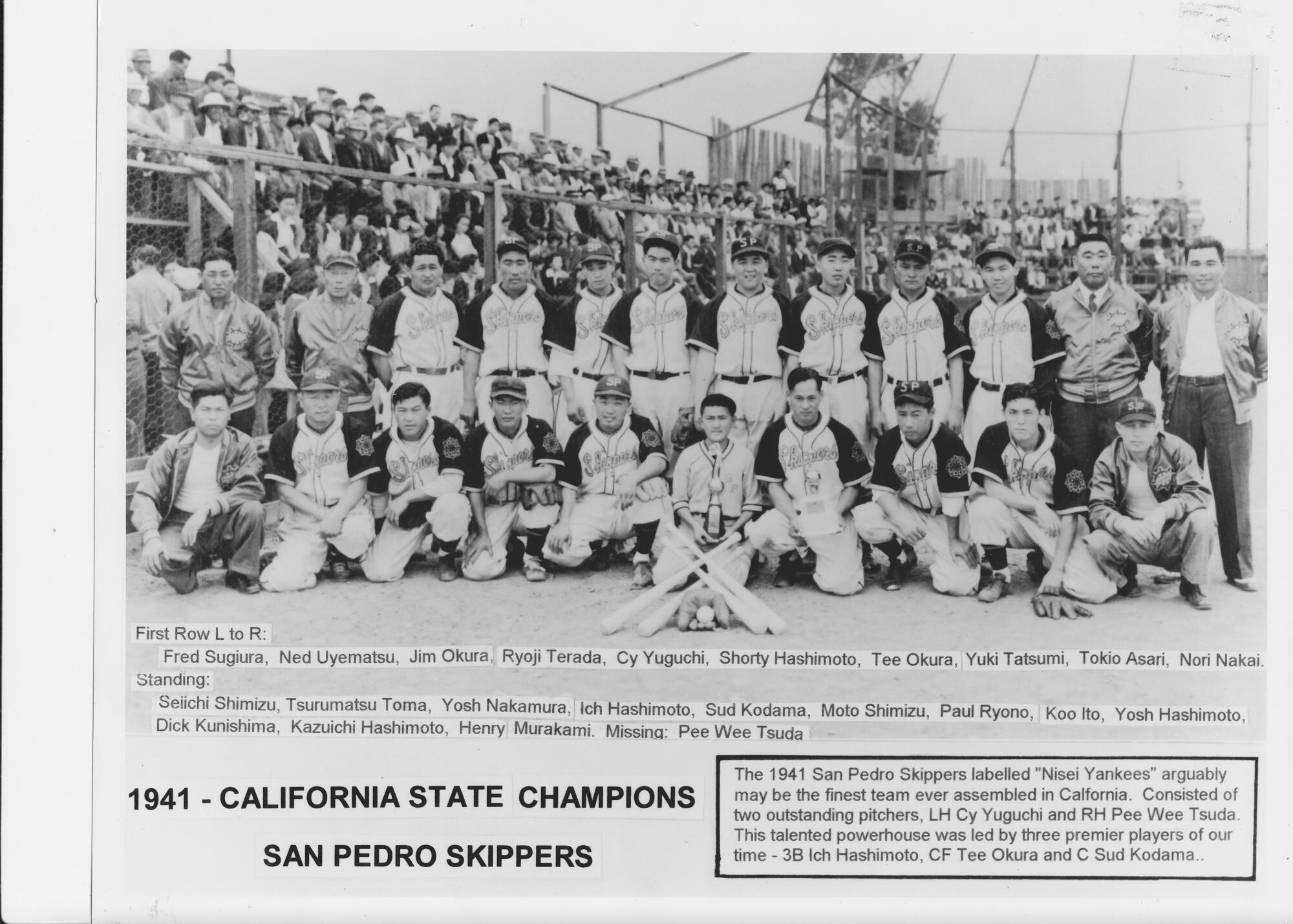 Die Baseballspieler der San Pedro Skippers stellen sich für ein Porträt des Teams auf, das aus japanischen Amerikanern der zweiten Generation besteht