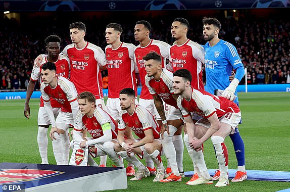 epa11268171 The starting eleven of Arsenal pose for the team picture before the UEFA Champions League quarter-finals, 1st leg soccer match between Arsenal FC and FC Bayern Munich, in London, Britain, 09 April 2024.  EPA/ANDY RAIN