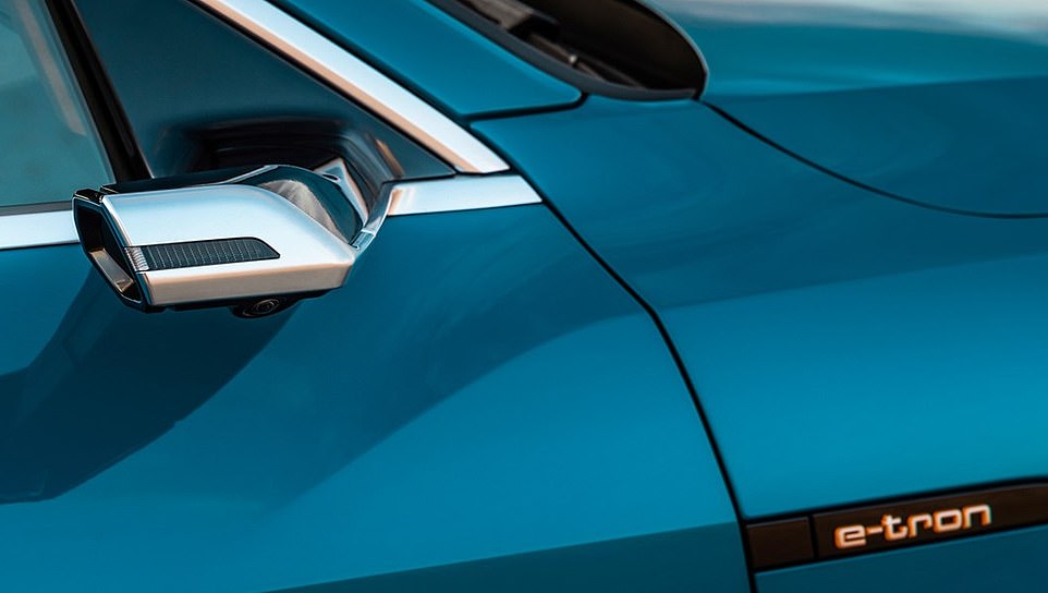 Der Audi Sportback Q8 e-tron war eines der ersten Autos mit Kameras anstelle von Seitenspiegeln, die futuristisch aussehen und die Aerodynamik von Elektrofahrzeugen verbessern sollen
