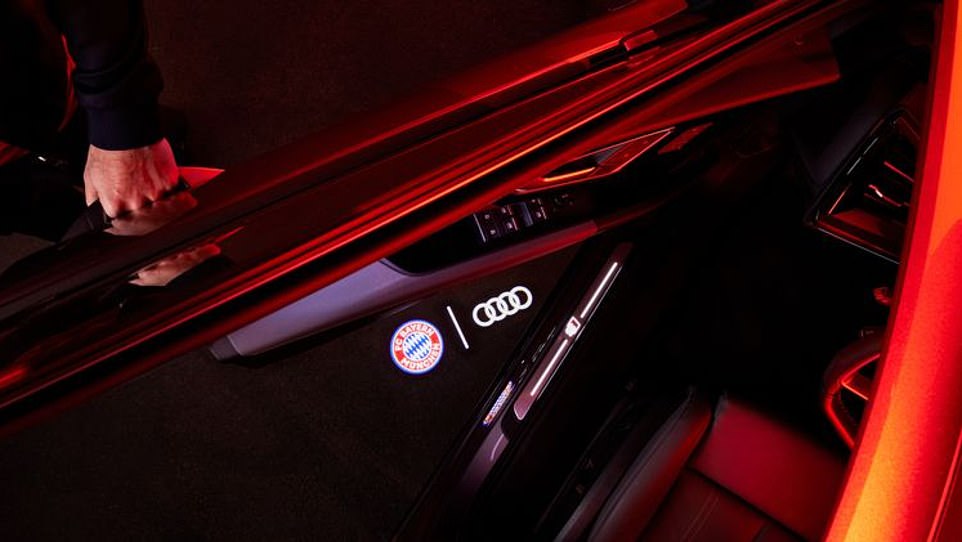 Pfützenlichter wie diese von Audi erinnern Sie lediglich daran, welche Automarke Sie besitzen.  Und offenbaren Sie Ihre Erinnerung daran, welche Fußballmannschaft Sie unterstützen – hoffen wir einfach, dass es Bayen ist