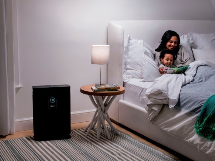 Der Shark Air Purifier 4 von Air Purifier sorgt für ein Lifestyle-Image im Schlafzimmer.