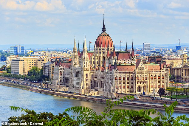 Das abgebildete ungarische Parlament ist eines der „Juwelen“, die Budapest Reisenden bietet, die „sich zunehmend dafür entscheiden, jeden Winkel zu Fuß zu erkunden“.