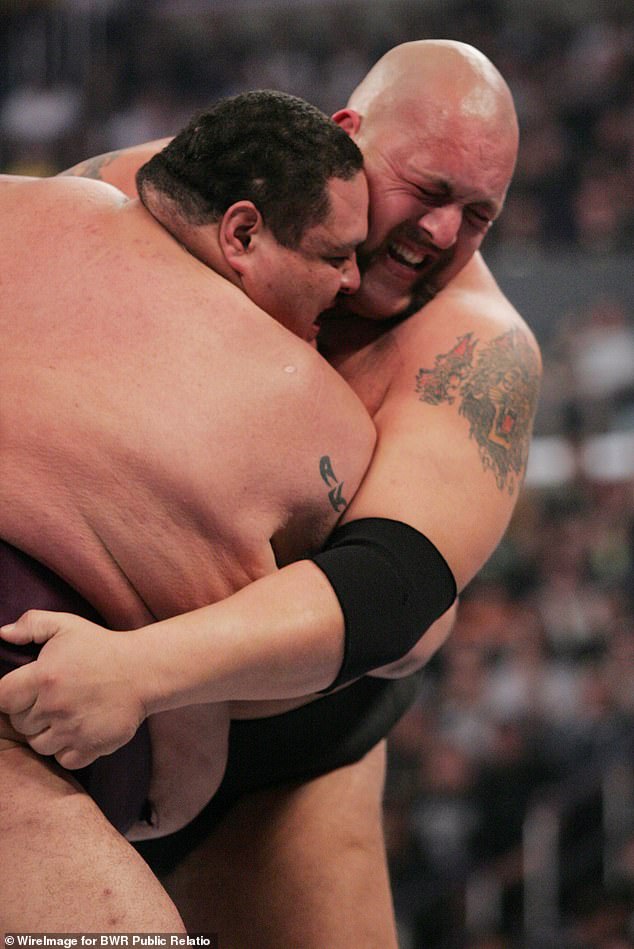 Akebono und Big Show kämpften 2005 bei Wrestlemania im Staples Center in Los Angeles