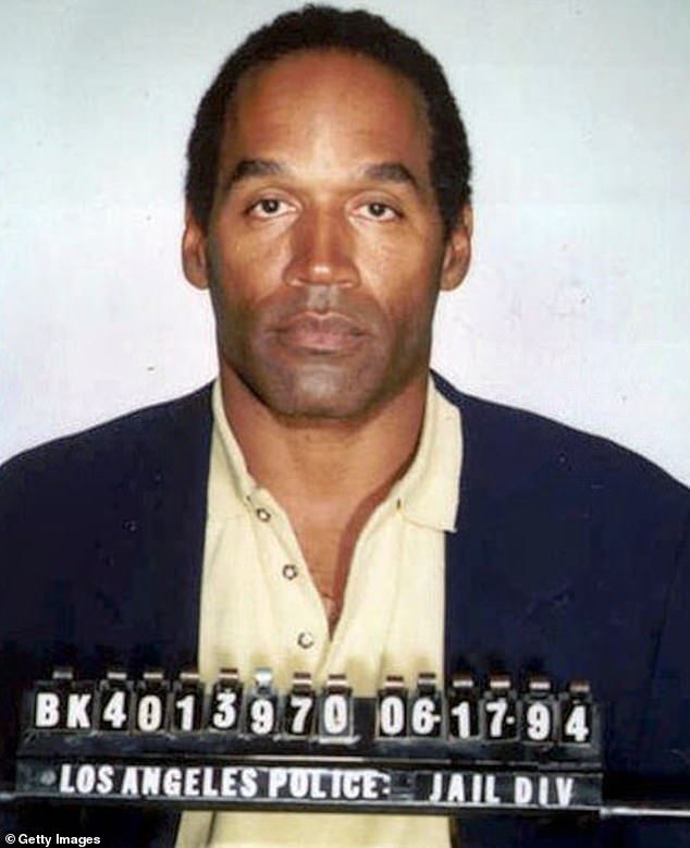 Simpson wurde 1997 in einem von den Familien der beiden Opfer angestrengten Zivilverfahren für die Todesfälle verantwortlich gemacht.  Im Jahr 2008 wurde Simpson wegen seiner Rolle beim bewaffneten Raubüberfall und der Entführung zweier Sport-Memorabilien-Händler in Las Vegas verurteilt.  Nach neun Jahren Verbüßung wurde er 2017 aus dem Gefängnis entlassen.  Gesehen im Jahr 1994