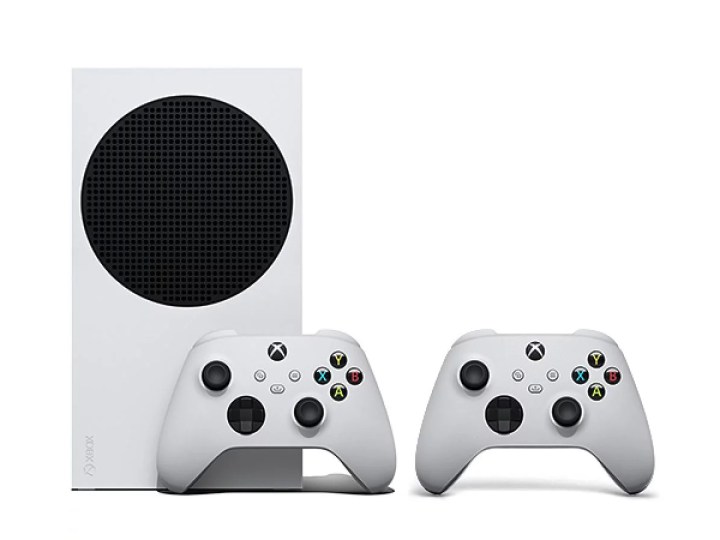 Microsofts Xbox Series S mit zwei Wireless-Controllern auf weißem Hintergrund.