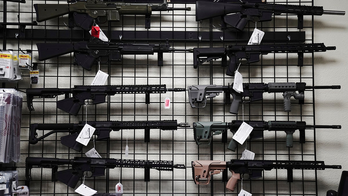 Gewehre ausgestellt