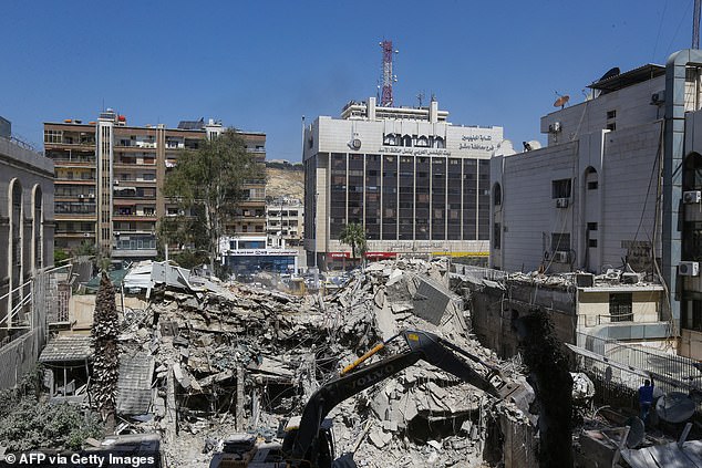 Die Trümmer eines Nebengebäudes der iranischen Botschaft sind einen Tag nach einem Luftangriff in Damaskus am 2. April 2024 abgebildet