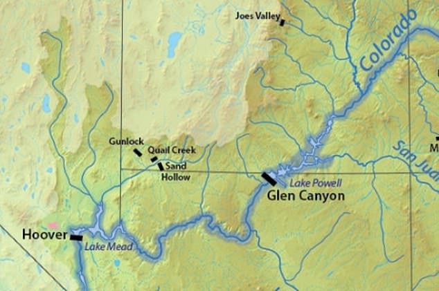 Der Glen Canyon Dam hält das Wasser des Colorado River zurück und bildet den Lake Powell.  Das vom Glen-Canyon-Staudamm freigesetzte Wasser gelangt in den Lake Mead, aber wenn in dieser Quelle keine Abflüsse erfolgen, könnte der Wasserspiegel sinken.