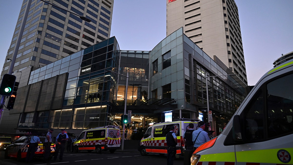 Ersthelfer vor australischem Einkaufszentrum nach Angriff