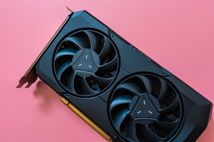 AMD RX 7600 auf rosa Hintergrund.