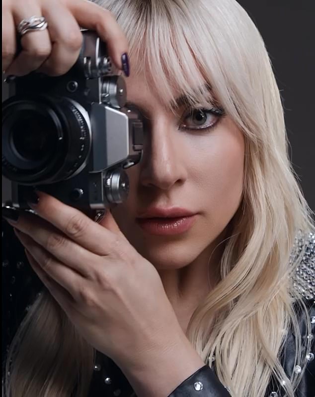 Lady Gaga hat auf Instagram ein Video über die Migränebehandlung Rimegepant gepostet.  Sie sagt, die Droge habe ihr Leben verändert.