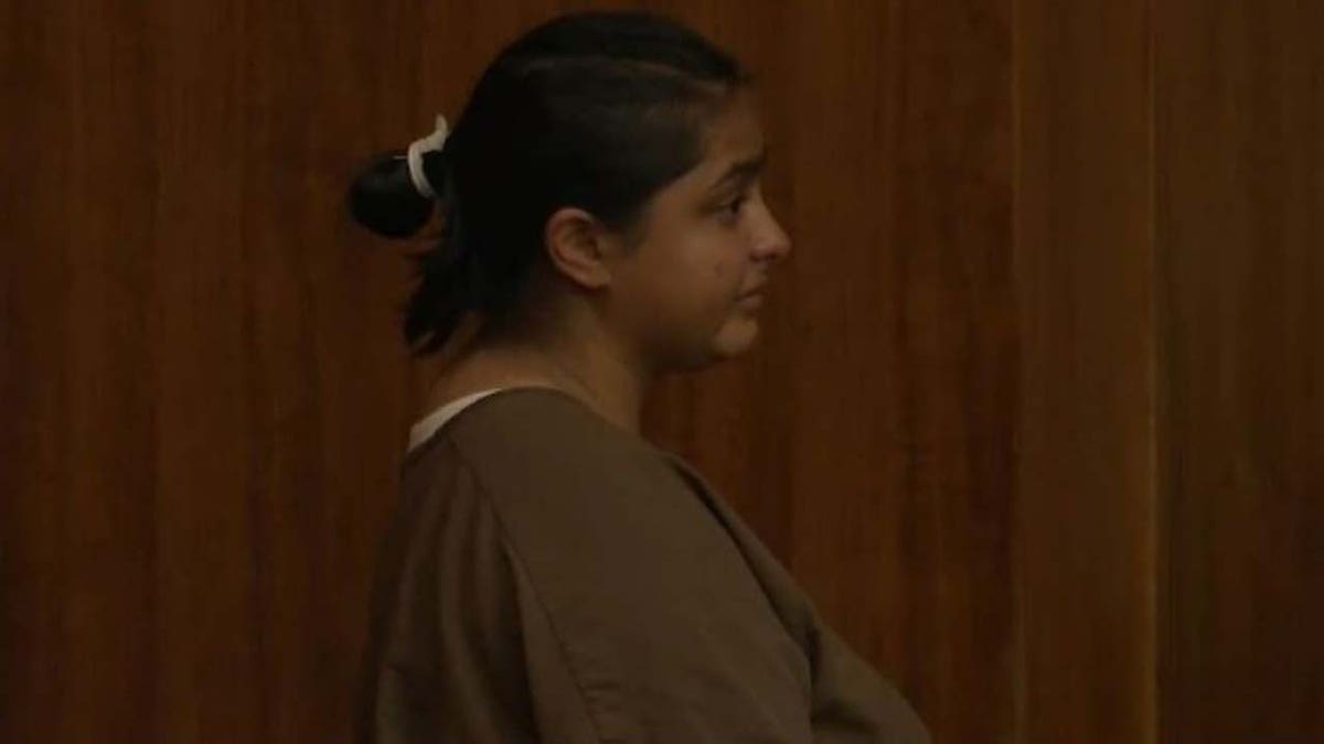 Riddhi Patel weint während der Anklage