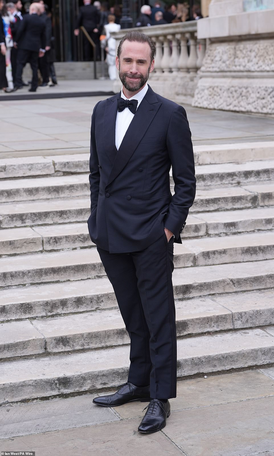 One of the Best Actor nominees, Joseph Fiennes, looked handsome in a black suit and coordinating bow tie