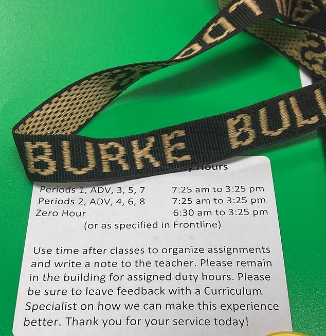 Im November veröffentlichte Ward auf ihrem X-Konto ein Bild mit Schlüsseln, einem Ordner und einem Schlüsselband der Burke High School und sagte, sie liebe es, wenn sie in der Schule arbeiten und „eine Bulldogge sein“ könne.