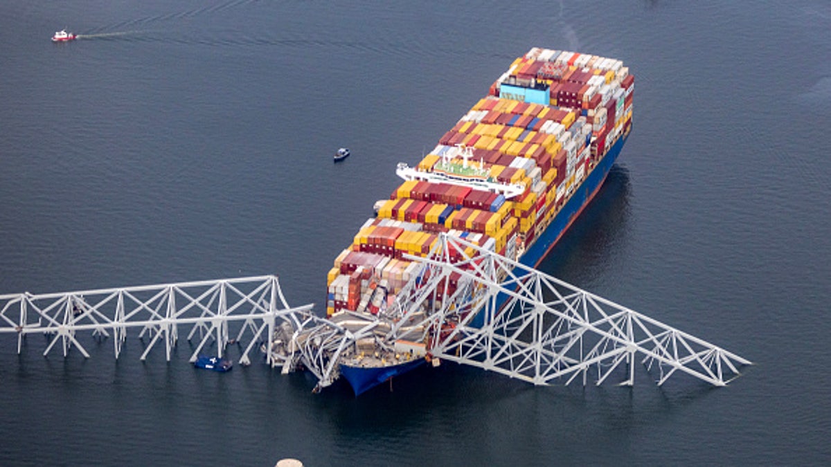 Frachtschiff stürzt in Baltimore gegen die Francis Scott Key Bridge