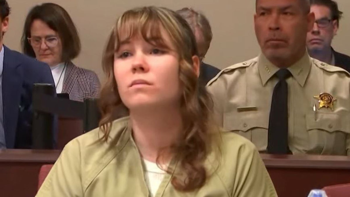 Hannah Gutierrez Reed trägt bei ihrer Urteilsverkündung eine khakifarbene Gefängnisuniform