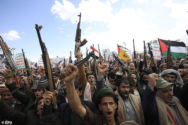 Militante Gruppe: Die Huthi, die weithin als Stellvertretermiliz Irans gelten, haben in den letzten Monaten zahlreiche Handelsschiffe angegriffen, die durch das Rote Meer fuhren