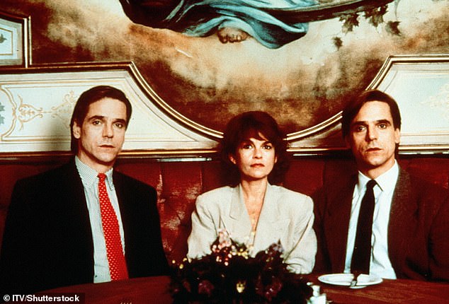 In Baums Film „Dead Ringers“ aus dem Jahr 1988 spielten Jeremy Irons und Genevieve Bujold die Hauptrollen