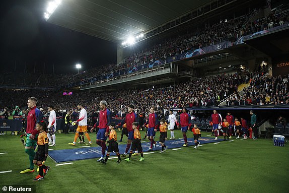 Soccer Football - Champions League - Quarter Final - Second Leg - FC Barcelona v Paris St Germain - Estadi Olimpic Lluis Companys, Barcelona, Spain - April 16, 2024 General view as players from both teams walk out onto the pitch before the match REUTERS/Albert Gea