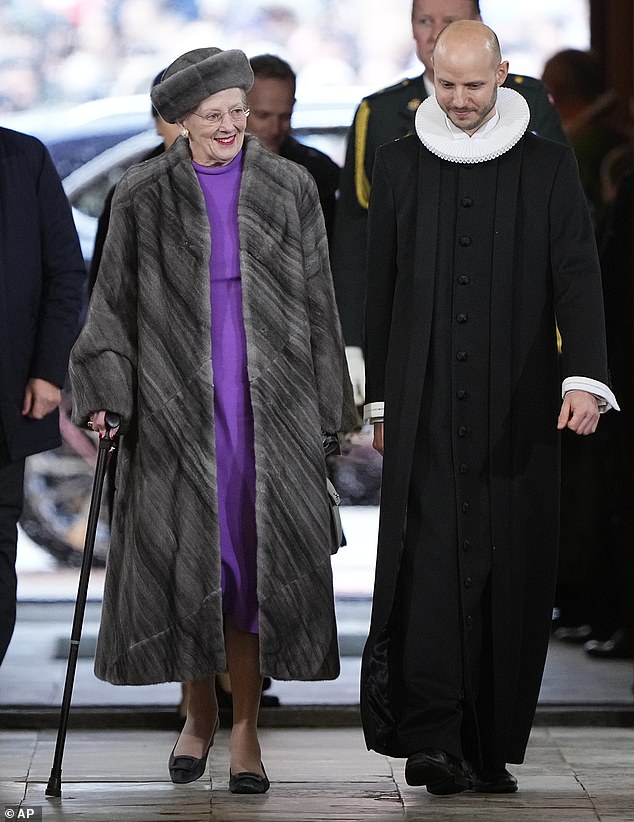 Dänemarks ehemalige Königin Margrethe lächelte den Menschen in den Kirchenbänken der Kathedrale von Aarhus zu, als sie am 21. Januar zum Gottesdienst erschien