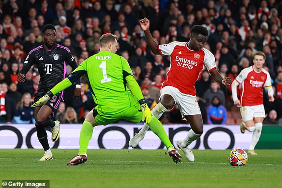 LONDON, ENGLAND - APRIL 9: Bukayo Saka of Arsenal goes down after coming together with Manuel Neuer of Bayern Munich in injury time during the UEFA Champions League quarter-final first leg match between Arsenal FC and FC Bayern Munchen at Emirates Stadium on April 9, 2024 in London, England.(Photo by Marc Atkins/Getty Images)