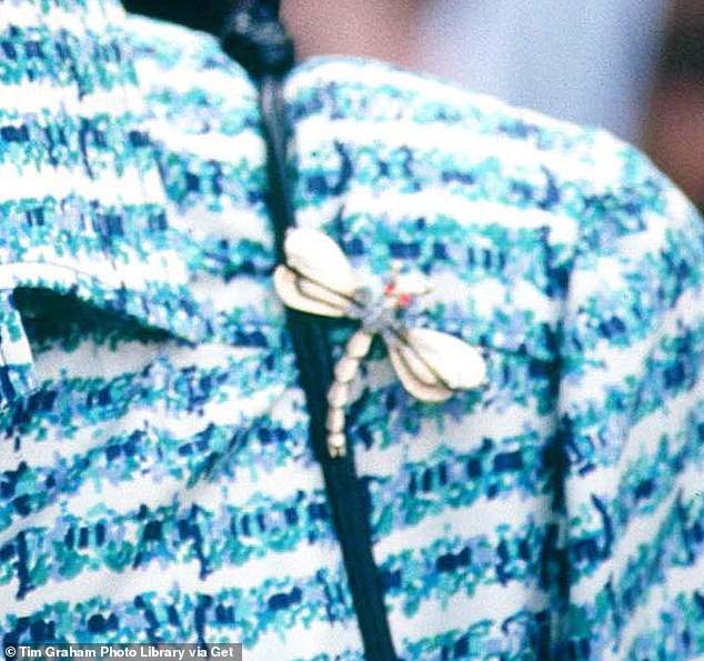 Eine Libelle auf dem Tweed für dieses hochrangige Mitglied der königlichen Familie